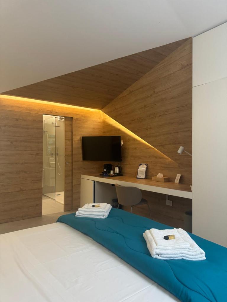 Space Tower Rooms - Tap to explore photos