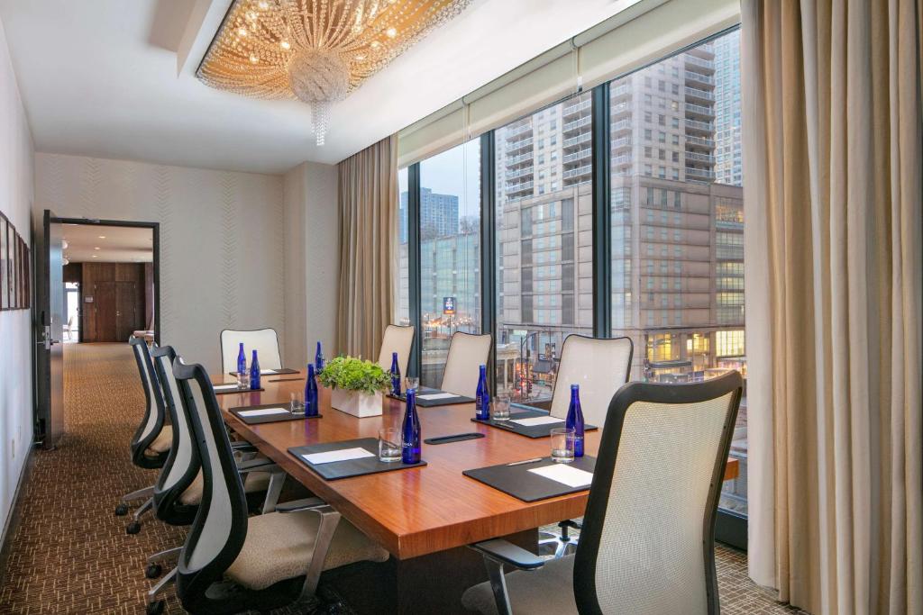 The Royal Sonesta Chicago River North image