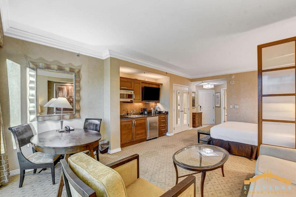 MGM Signature-Strip View Family Work Friendly - Tap to explore photos