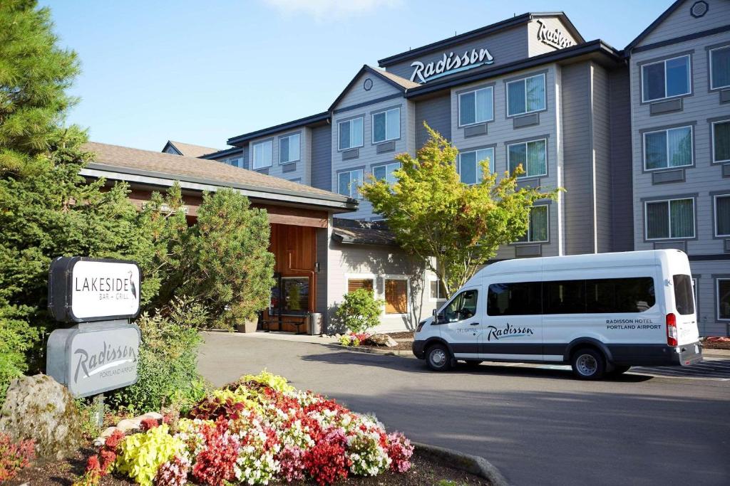 Radisson Hotel Portland Airport image