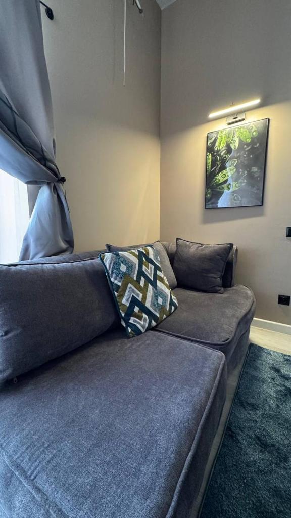 Charming 1-Bedroom Apartment with Separate Living Room - Tap to explore photos