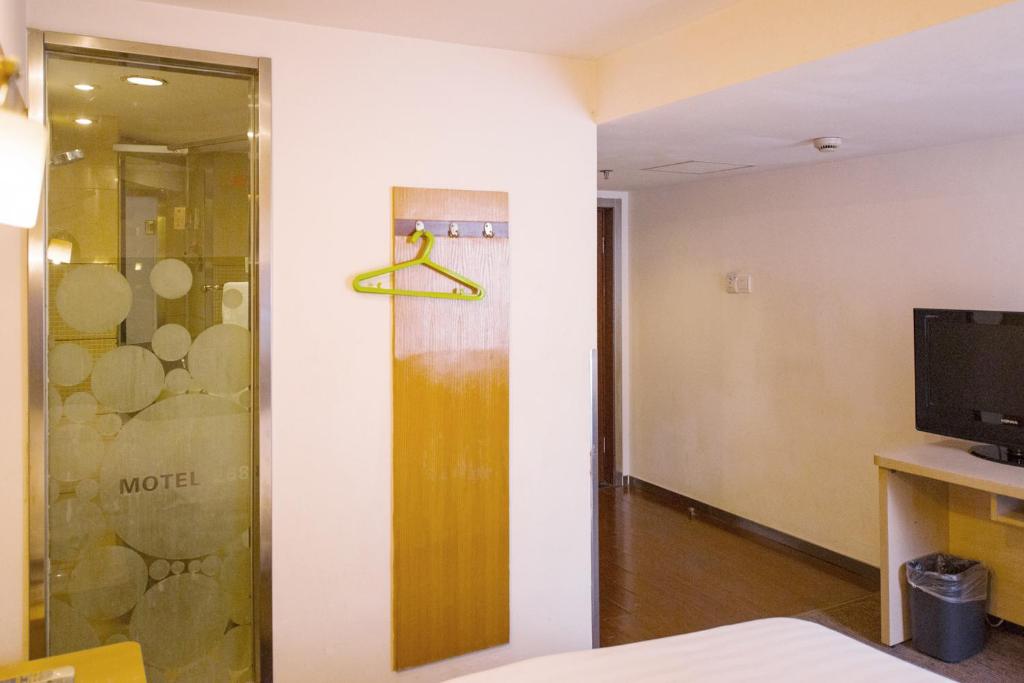 Двухместный (Специальное предложение - двухместный номер), Motel Shanghai South Railway Station Jinjiang Action Park Metro Station