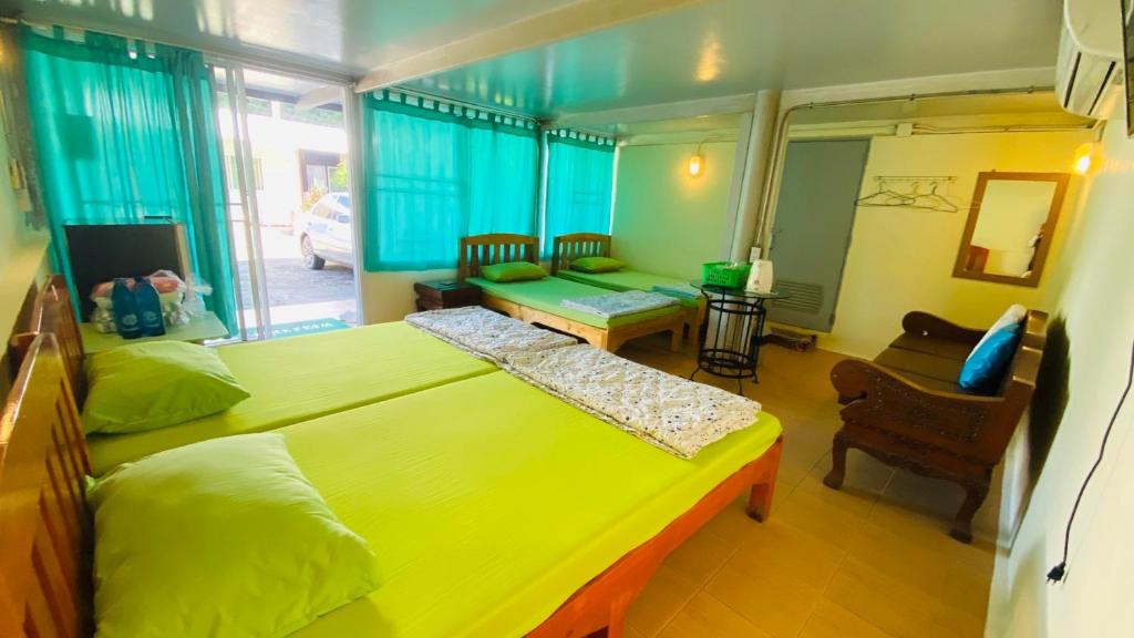 รัชตา ห้องพัก ratchata hongpak Room Type - Quadruple Room