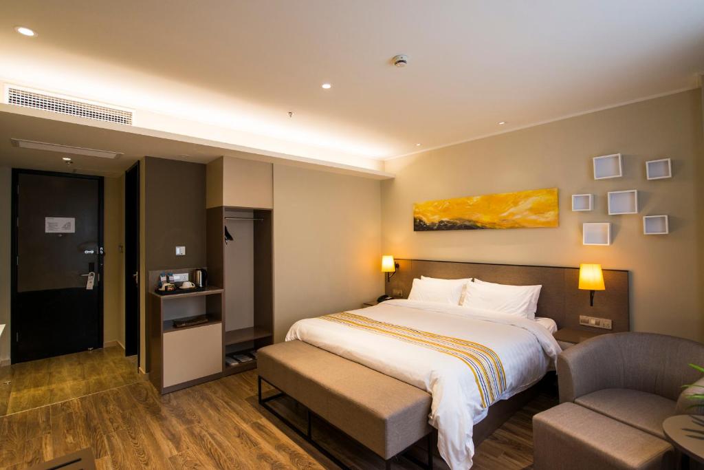 Двухместный (Избранный номер с кроватью размера «queen-size»), Home Inn Plus Shanghai People's Square East Jinling Road