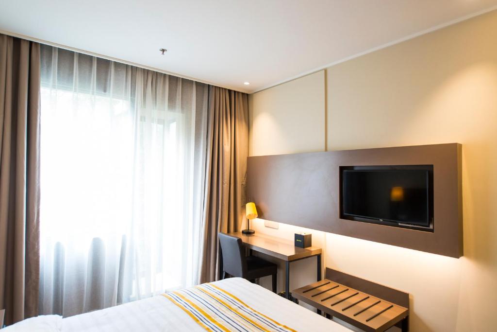 Двухместный (Двухместный номер бизнес-класса с 1 кроватью), Home Inn Plus Shanghai People's Square East Jinling Road