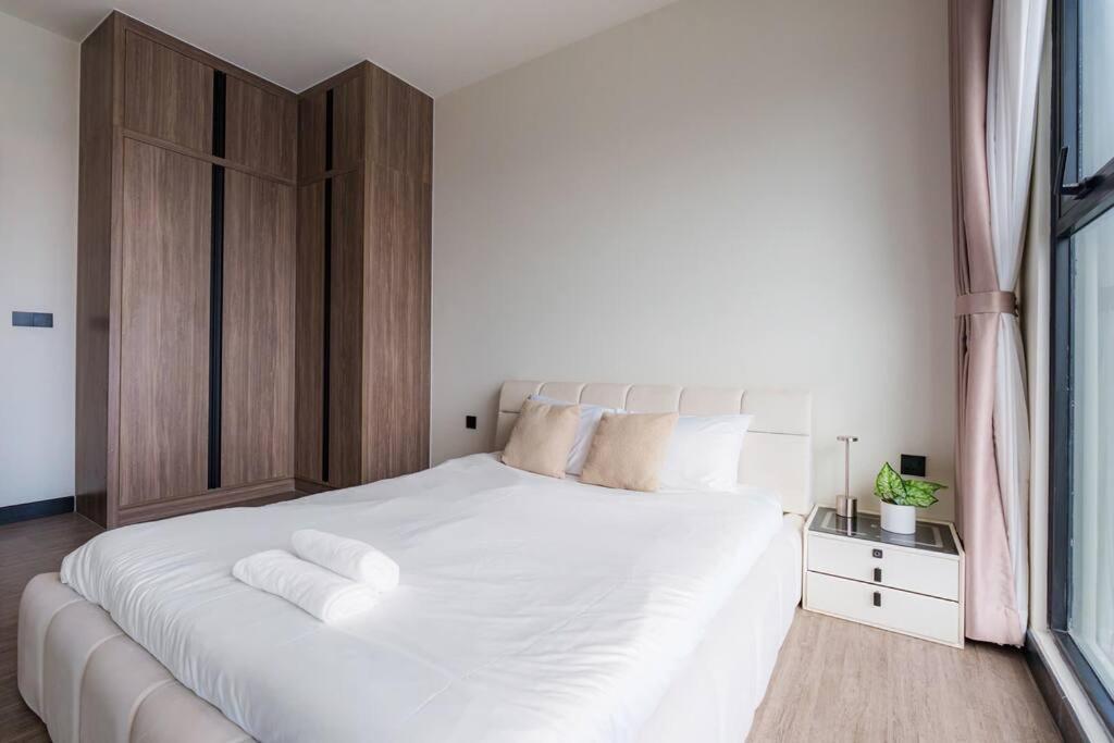 2 Bedroom Minimal Luxury Apartment