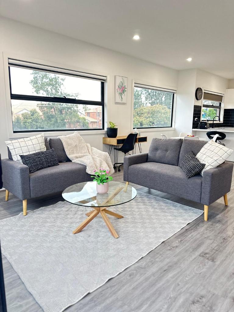 Long-Term Stays-2BR Townhouse on Bell Street, Preston, Central & Near Tram, pets welcome photo 2