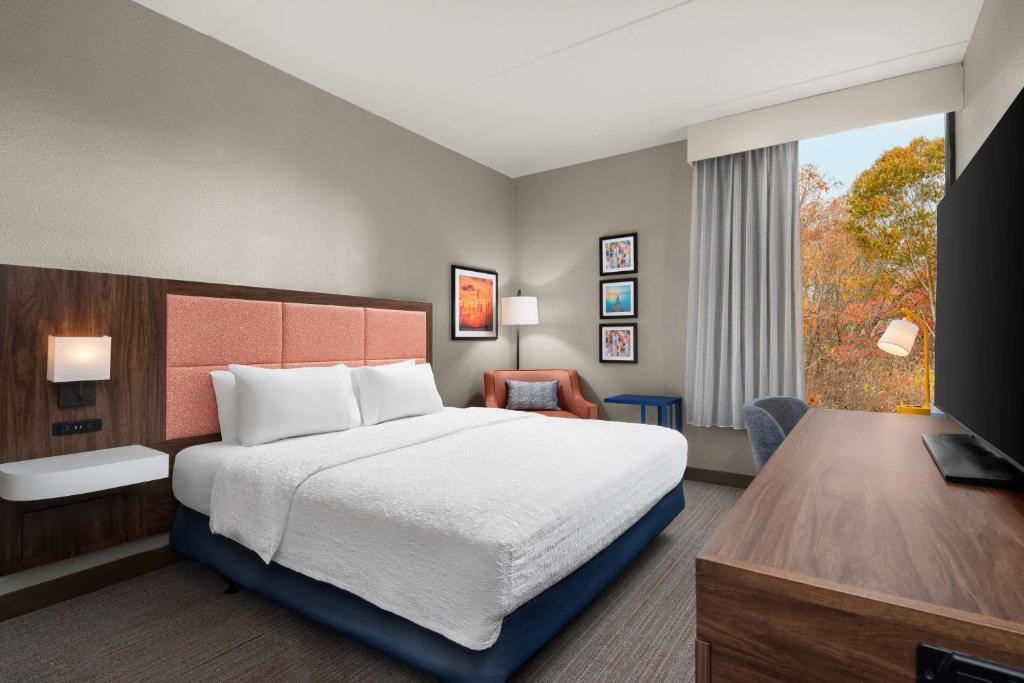 Hampton Inn by Hilton Norfolk/Virginia Beach Room Type - 1 KNG ACCESS ROLL IN SHWR