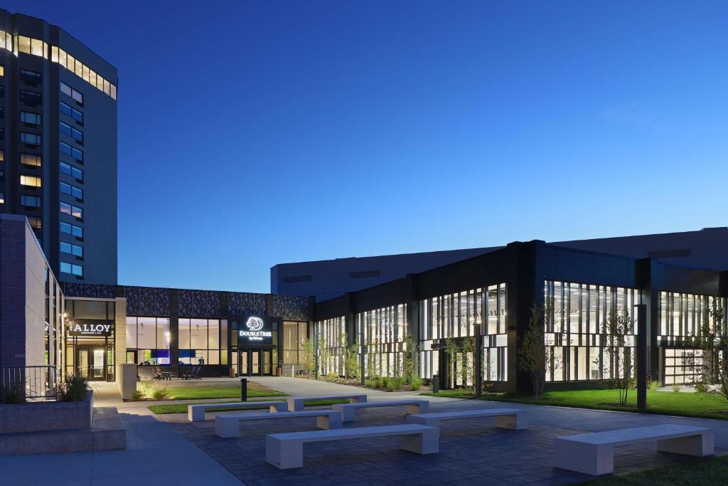 DoubleTree by Hilton Battle Creek image