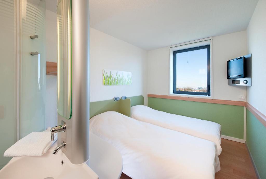 ibis budget Istres Trigance photo 4
