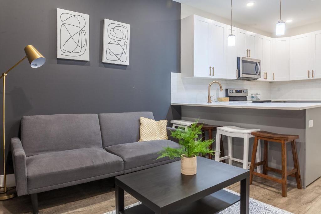 Ideal 3bed3bath-wd-kingbeds-tv-sleeps8 image