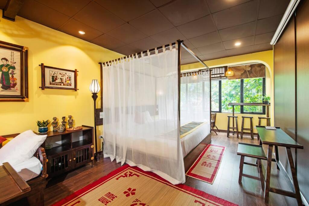 Old Quarter Lux Boutique Railview Retreat