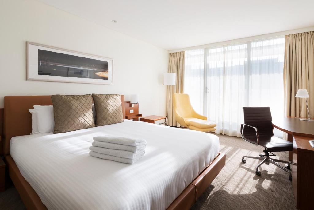 Novotel Canberra Room Type - Standard Queen Room