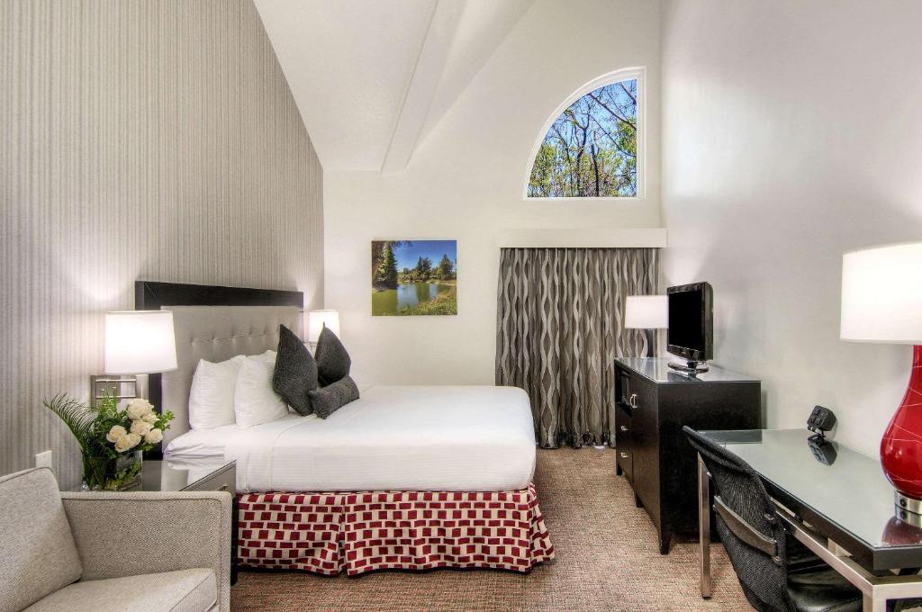 Aggie Inn, Ascend Hotel Collection image