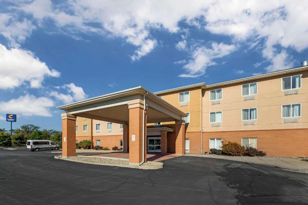 Comfort Inn & Suites Porter near Indiana Dunes image