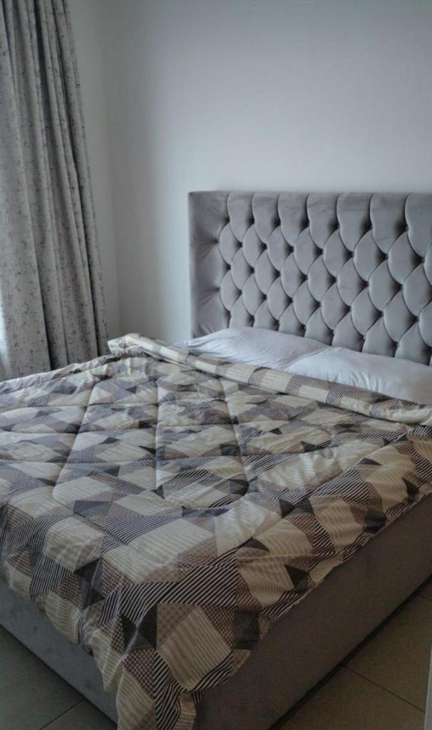 Elegant Sea View Bedroom with Shared Balcony and WC, Spacious and Serene Retreat - ROOM INSIDE APARTMENT photo 4