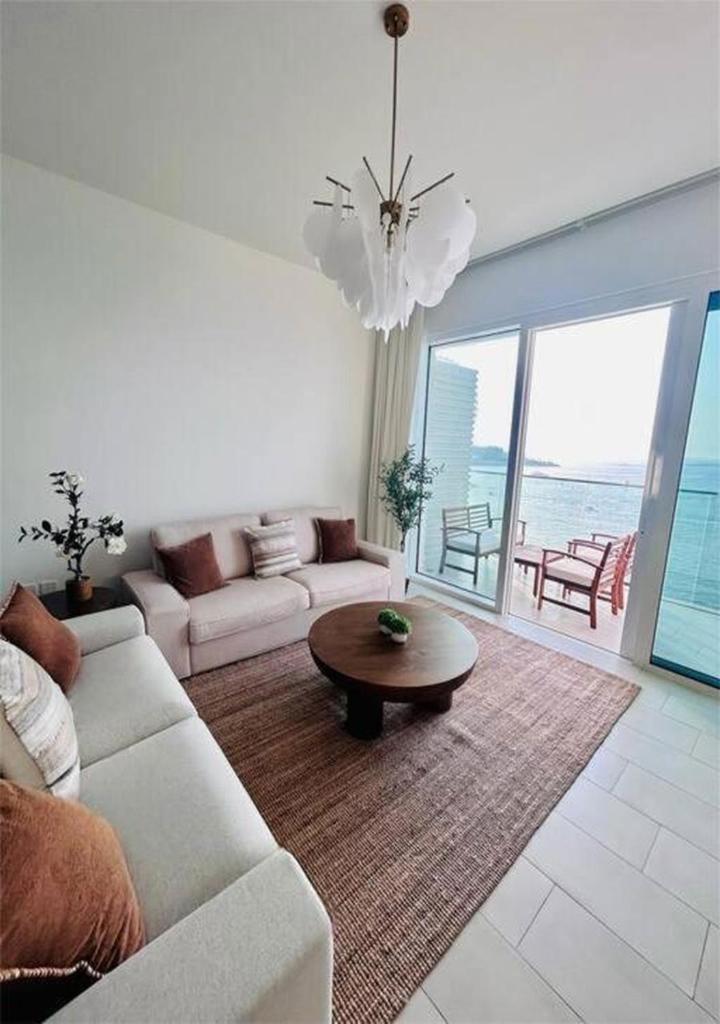La Vie - 2 Bedroom Beachfront Full Sea View Apartment in JBR photo 1