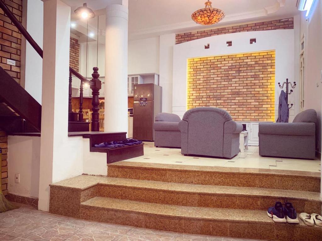 MAY - YELLOW ROOM 03 - Phone 09756-59323