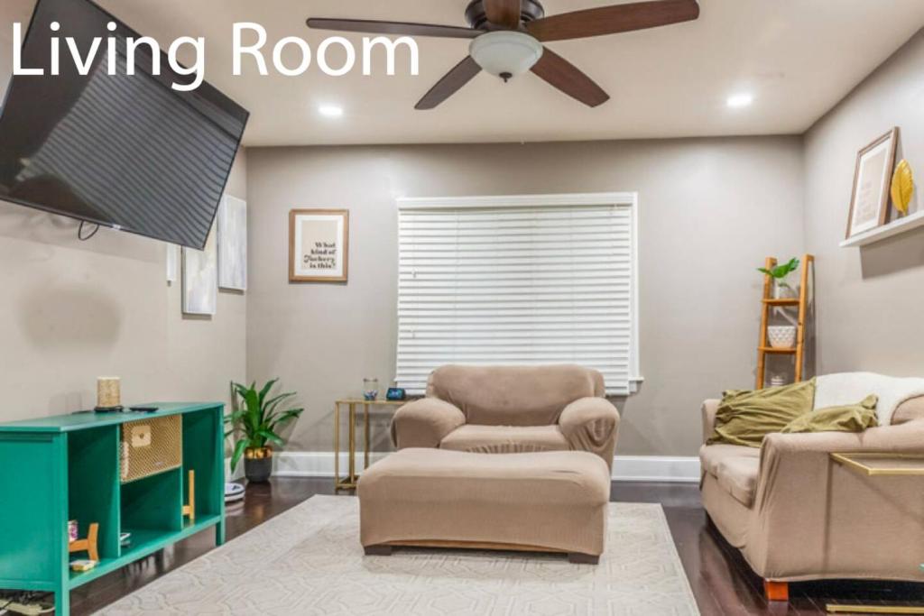 1bed1bath-central-wifi-wd-queenbedgroundflr image