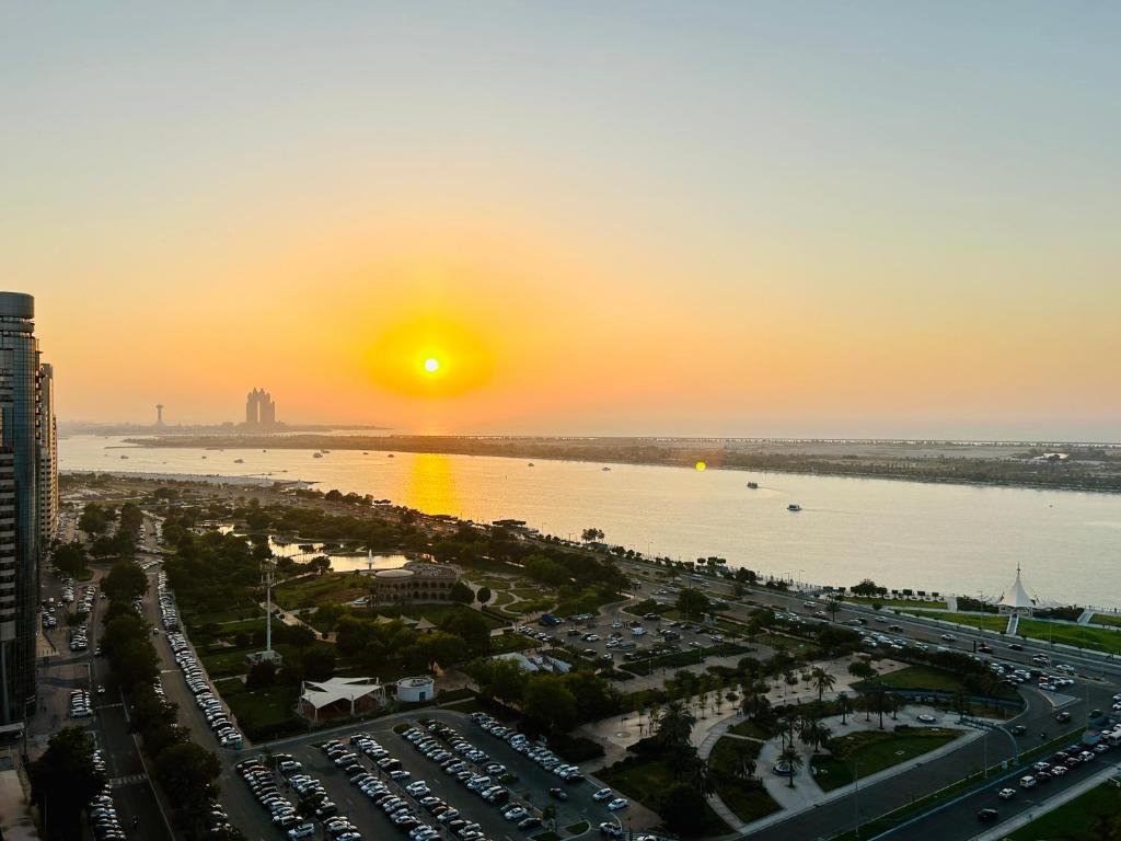 Panoramic Corniche Sea View Retreat photo 2