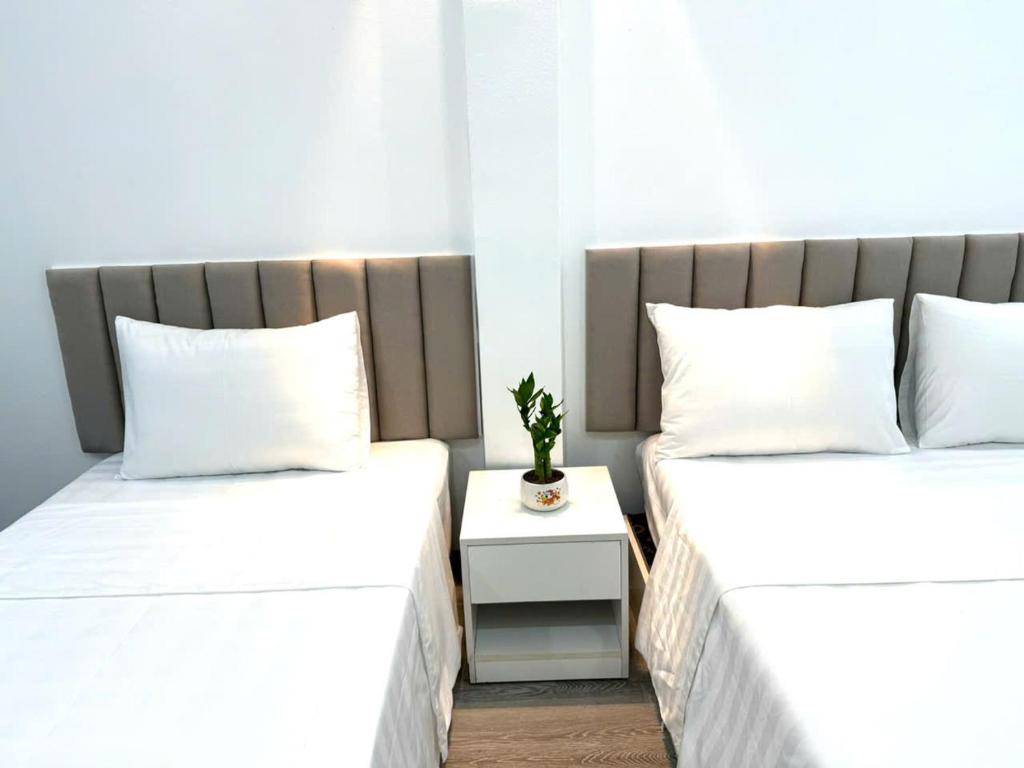 The Queen Hotel & Spa 2