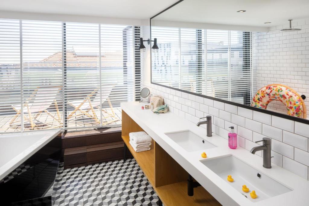 Moxy Lisbon City - Tap to explore photos
