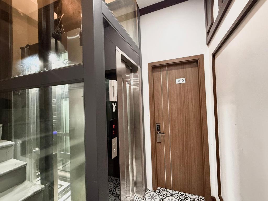 The Queen Hotel & Spa 2