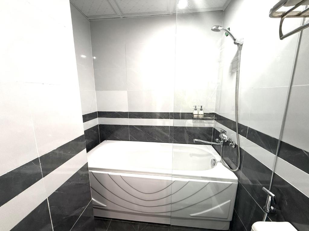 The Queen Hotel & Spa 2