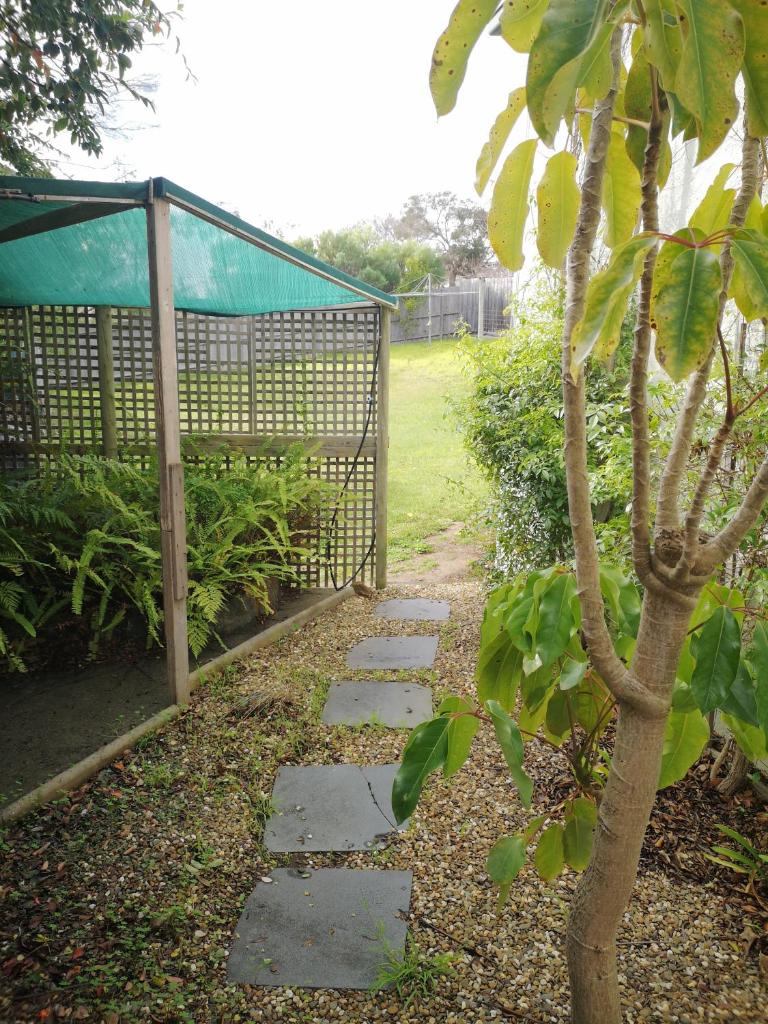 Rye Holiday Getaway BYO Linen and Towels 750m walk to Beach photo 4