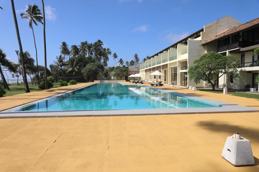 Grand Beach Hotel Wadduwa - Tap to explore photos