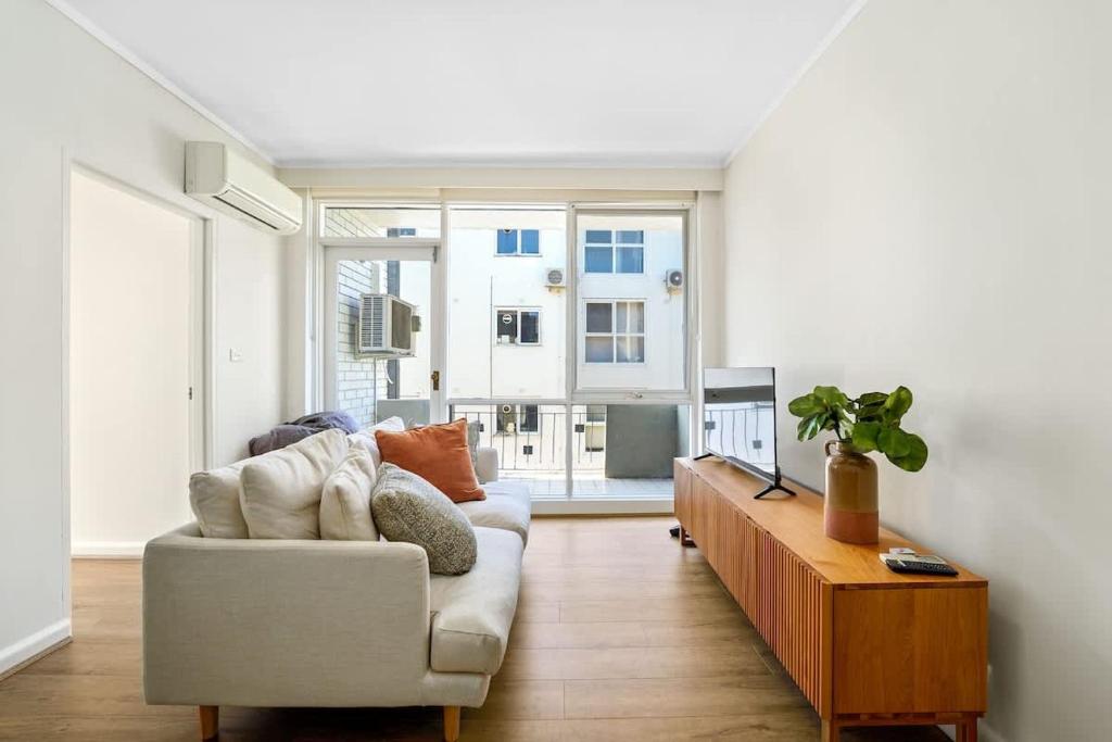 Light & Bright 2BR in the Heart of South Yarra