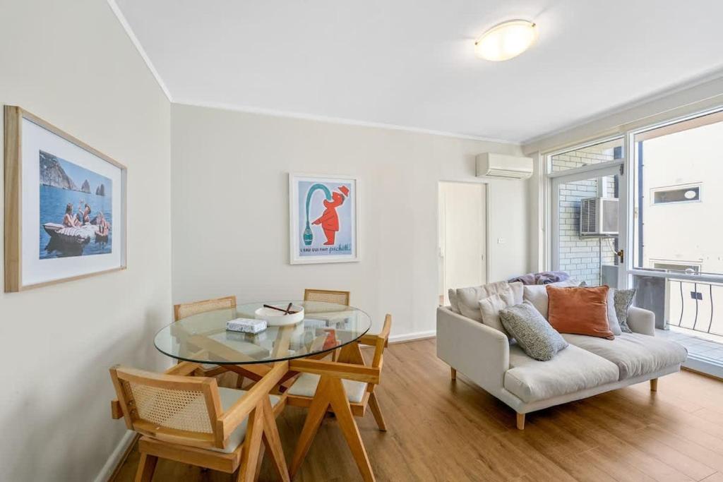 Light & Bright 2BR in the Heart of South Yarra photo 1