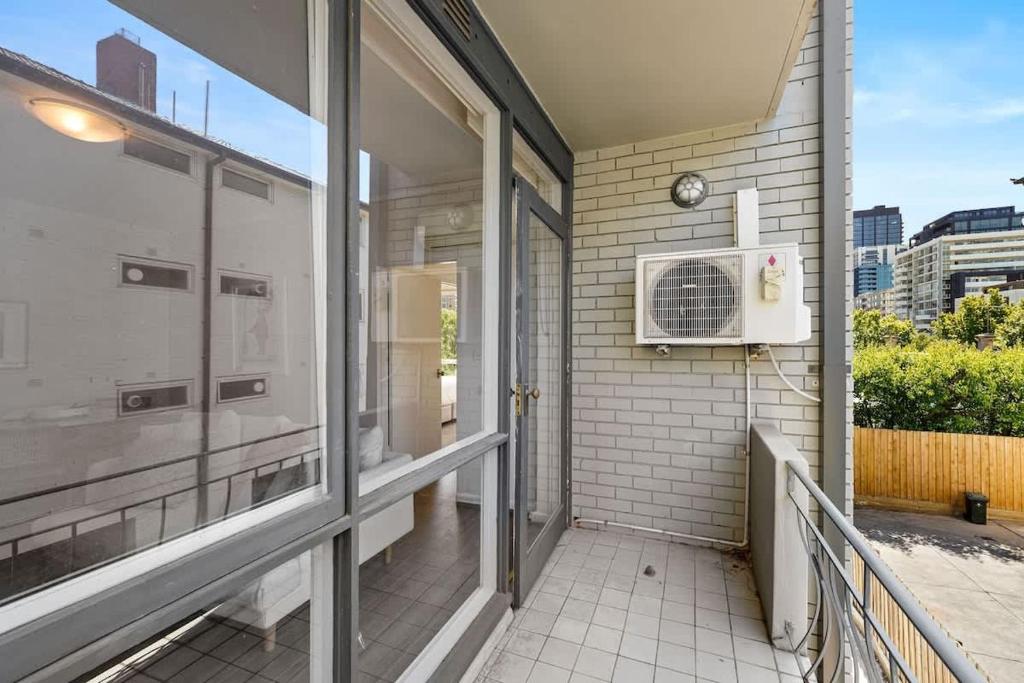 Light & Bright 2BR in the Heart of South Yarra photo 3