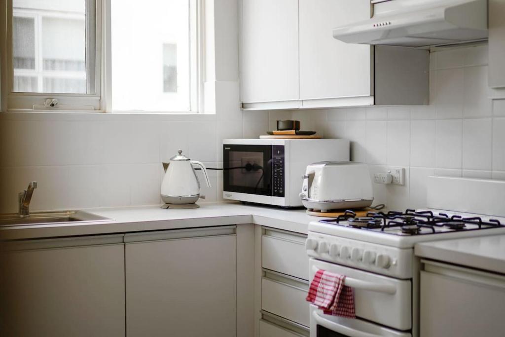 Light & Bright 2BR in the Heart of South Yarra photo 4