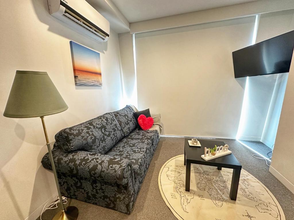 MT2506 - 1 BR huts nestled in the Docklands with Gym & Pool photo 4