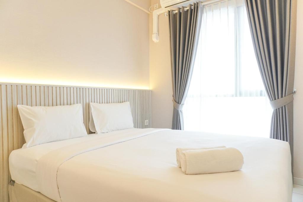 Good and Modern Studio at Sky House Alam Sutera Apartment By Travelio