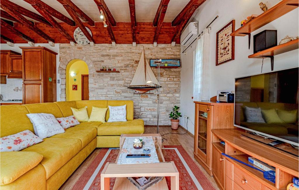 Gorgeous Home In Prigradice - Tap to explore photos