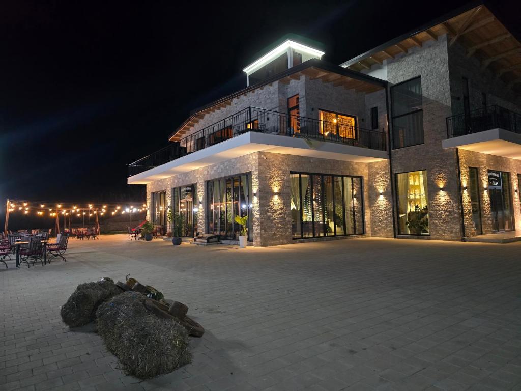 Hani Gështenjave photo 1