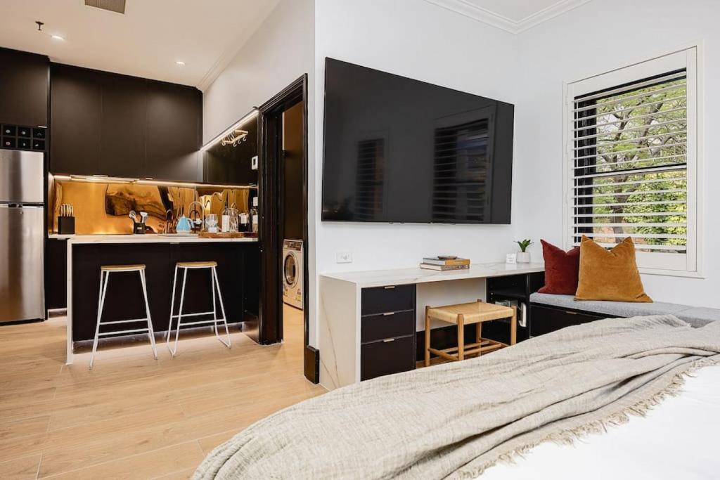 The Copper Bourke, 1 BR photo 1