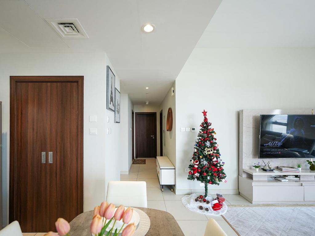 Upscale 2BR apartment with a complete view of the sea on Al Reem Island photo 1