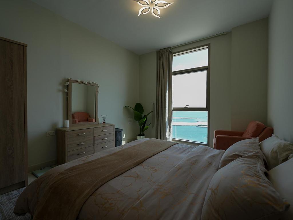 Upscale 2BR apartment with a complete view of the sea on Al Reem Island photo 2