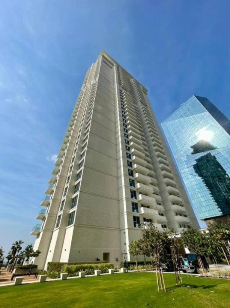 La Vie - 2 Bedroom Beachfront Full Sea View Apartment in JBR photo 4