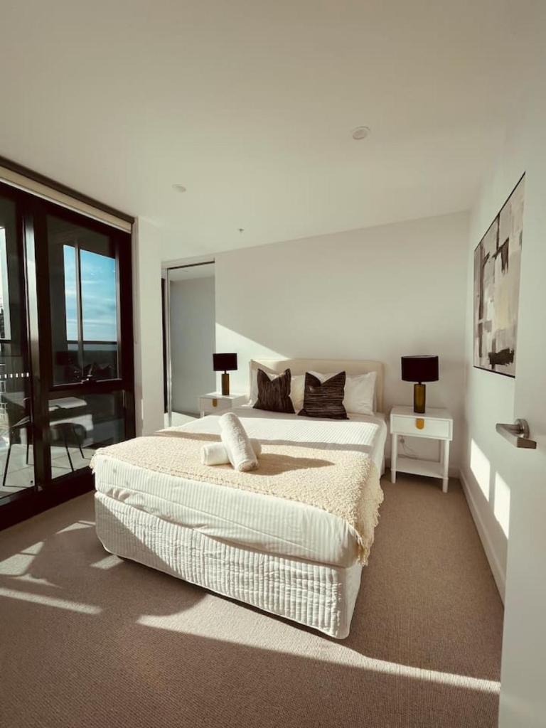Box Hill 1bed 1bath Apartment L18 photo 1
