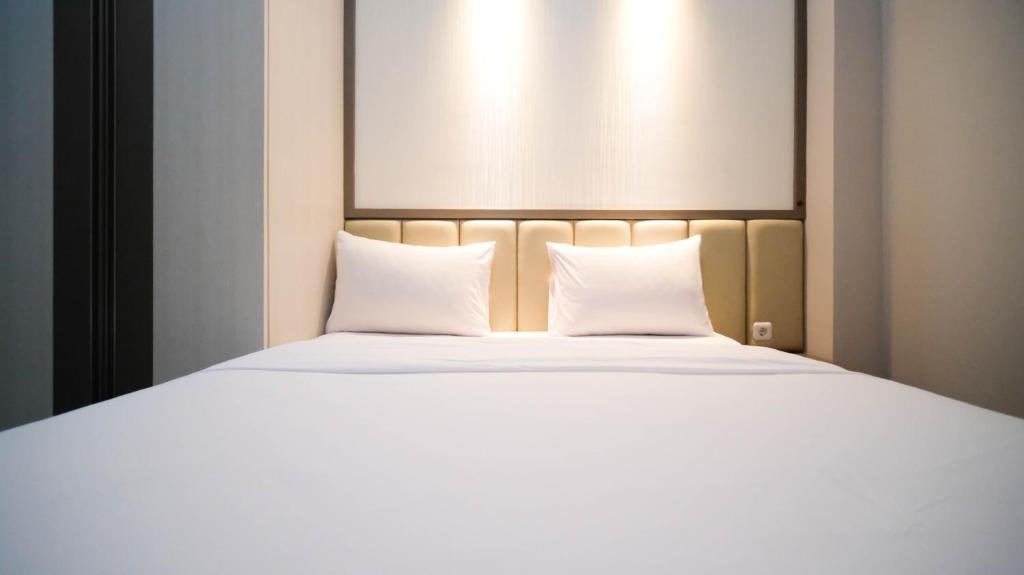 Cozy and Homey 2BR at Benson Supermall Mansion Apartment By Travelio, Surabaya