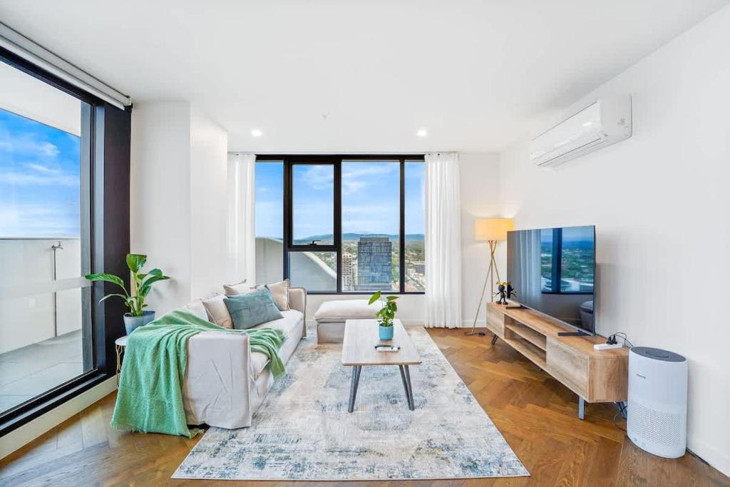 Trio Box Hill - Lux 3BR Penthouse Beauty w parking