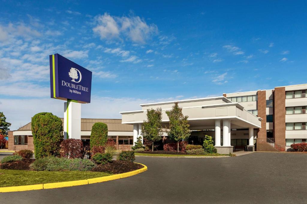 DoubleTree by Hilton Hotel Boston - Westborough image