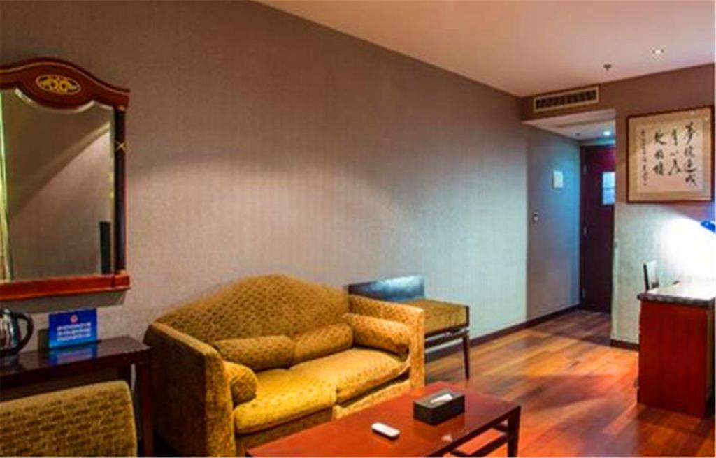 Двухместный (Улучшенный номер с кроватью размера «queen-size»), Starway Hotel Beijing Shaoyaoju