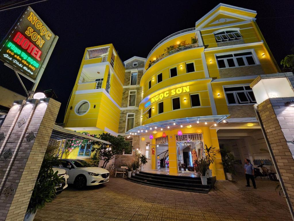 Ngoc Son Hotel
