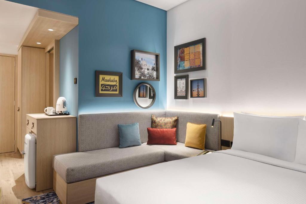Hampton by Hilton Kuwait Salmiya Room Type - Queen Room with Sofa Bed - Non-Smoking