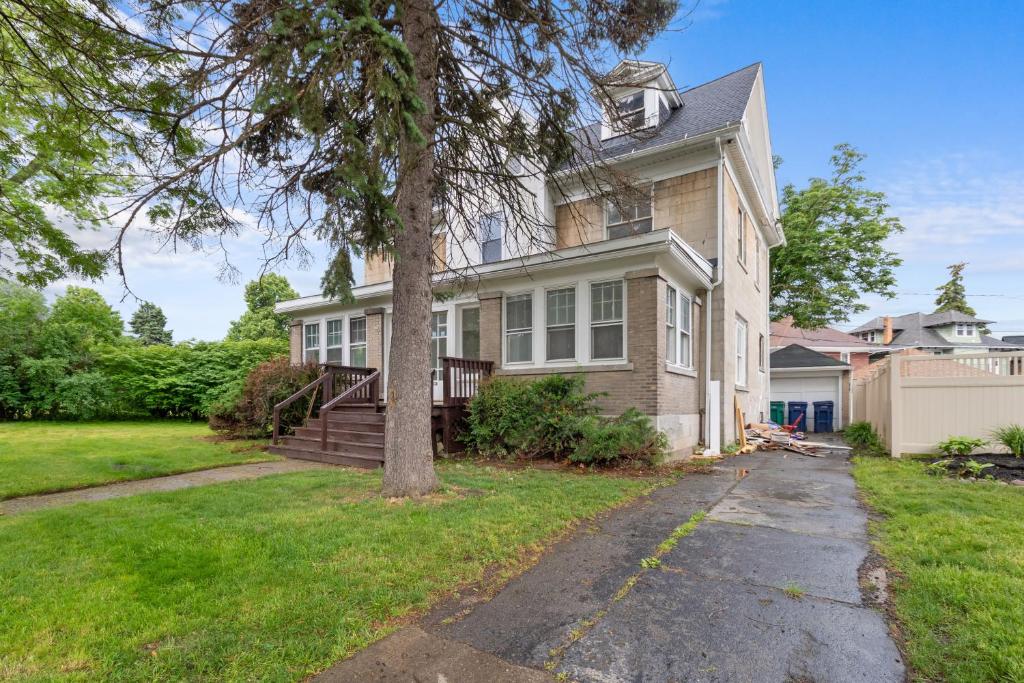 Victorian Mansion Unit 2 image
